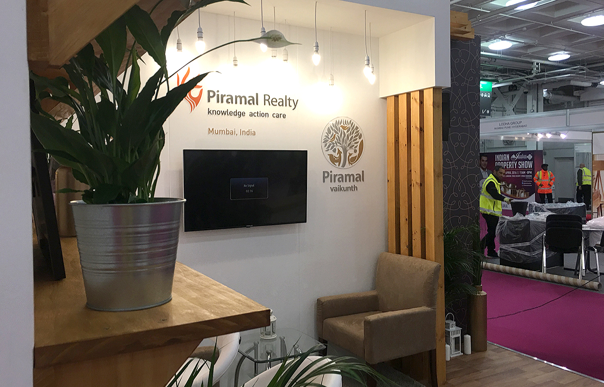 Piramal Reality exhibition stand (2)